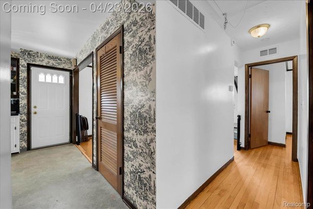 4663 Mayfair Street, Dearborn Heights, MI 48125