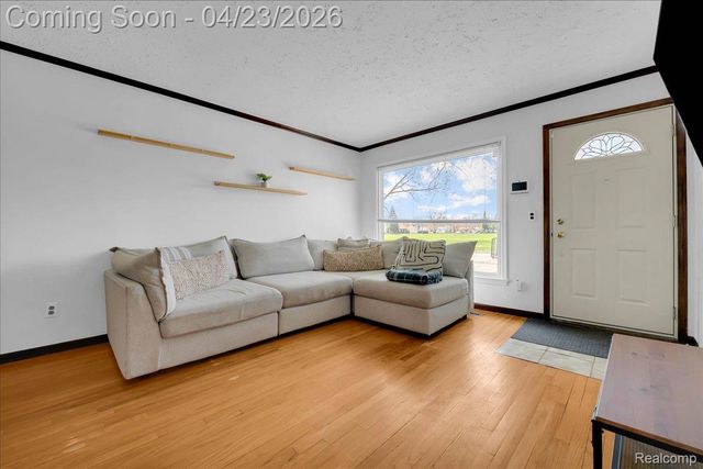 4663 Mayfair Street, Dearborn Heights, MI 48125