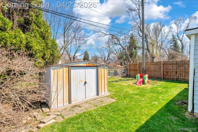 4663 Mayfair Street, Dearborn Heights, MI 48125
