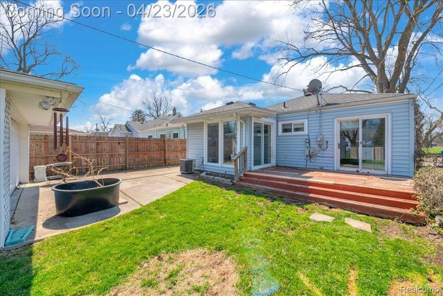 4663 Mayfair Street, Dearborn Heights, MI 48125