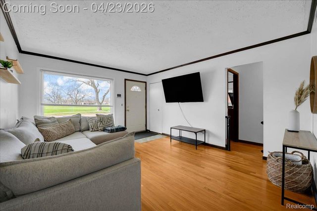 4663 Mayfair Street, Dearborn Heights, MI 48125