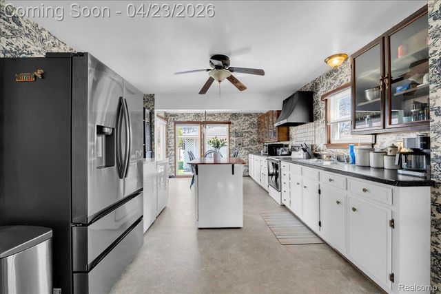 4663 Mayfair Street, Dearborn Heights, MI 48125