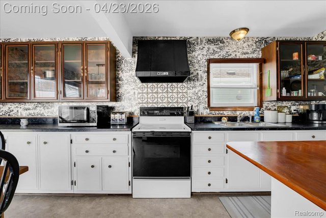 4663 Mayfair Street, Dearborn Heights, MI 48125