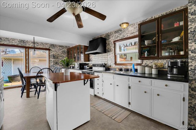 4663 Mayfair Street, Dearborn Heights, MI 48125