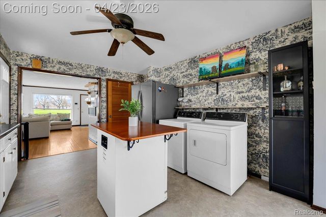 4663 Mayfair Street, Dearborn Heights, MI 48125