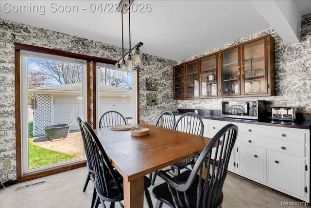 4663 Mayfair Street, Dearborn Heights, MI 48125