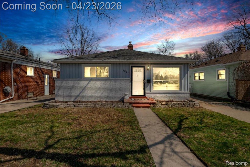 4663 Mayfair Street, Dearborn Heights, MI 48125