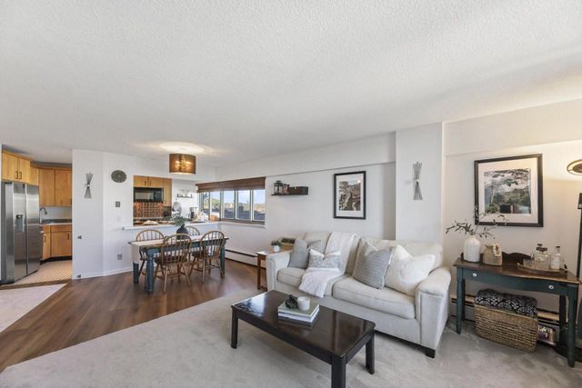 1919 N Summit AVENUE #4A, Milwaukee, WI 53202