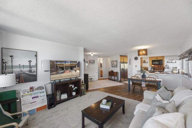 1919 N Summit AVENUE #4A, Milwaukee, WI 53202