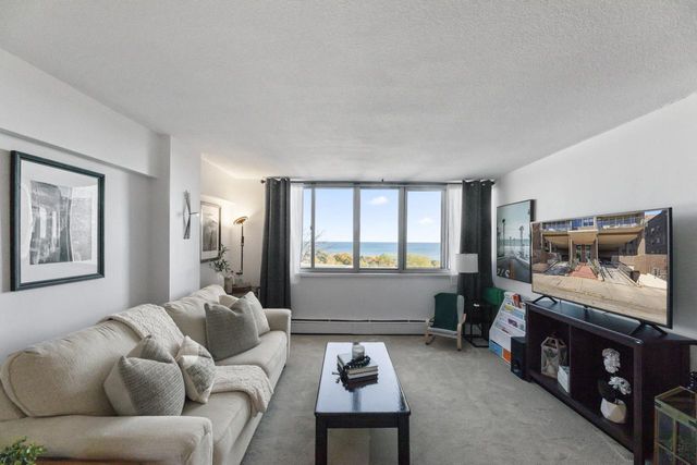 1919 N Summit AVENUE #4A, Milwaukee, WI 53202