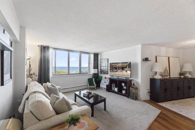 1919 N Summit AVENUE #4A, Milwaukee, WI 53202