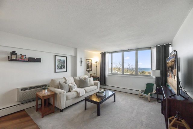 1919 N Summit AVENUE #4A, Milwaukee, WI 53202