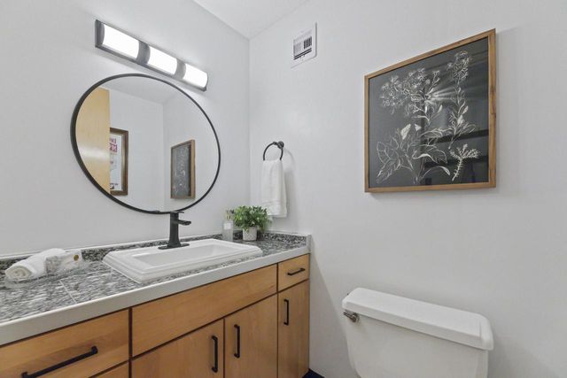 1919 N Summit AVENUE #4A, Milwaukee, WI 53202