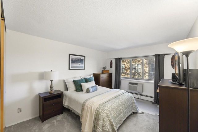 1919 N Summit AVENUE #4A, Milwaukee, WI 53202