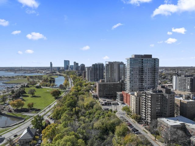 1919 N Summit AVENUE #4A, Milwaukee, WI 53202