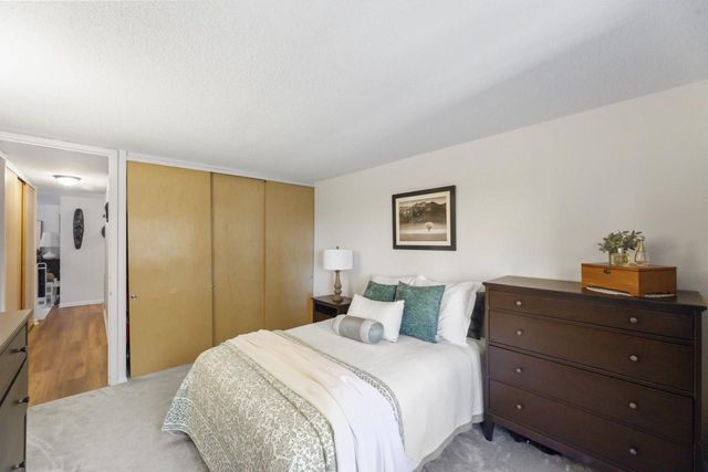 1919 N Summit AVENUE #4A, Milwaukee, WI 53202