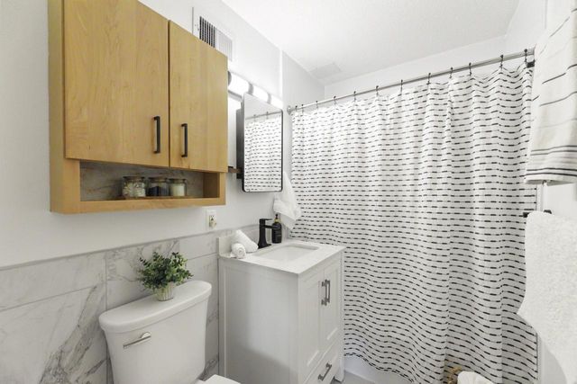 1919 N Summit AVENUE #4A, Milwaukee, WI 53202