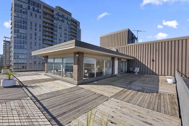 1919 N Summit AVENUE #4A, Milwaukee, WI 53202