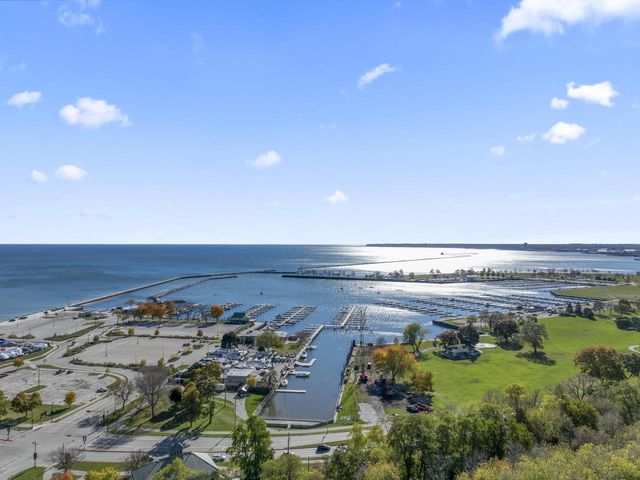 1919 N Summit AVENUE #4A, Milwaukee, WI 53202