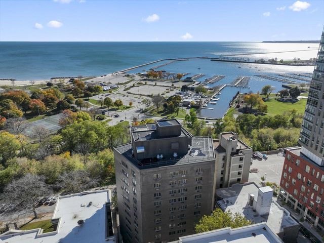 1919 N Summit AVENUE #4A, Milwaukee, WI 53202