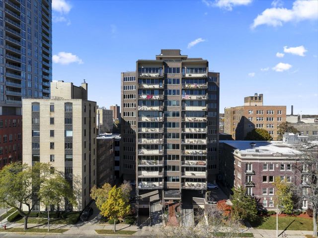 1919 N Summit AVENUE #4A, Milwaukee, WI 53202