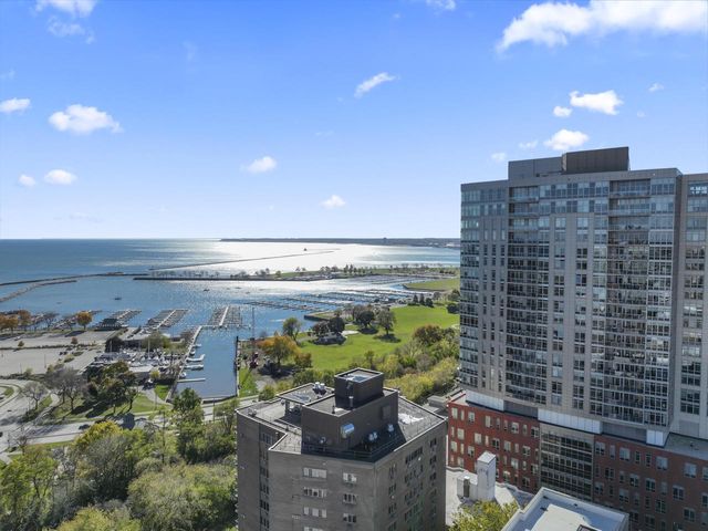 1919 N Summit AVENUE #4A, Milwaukee, WI 53202