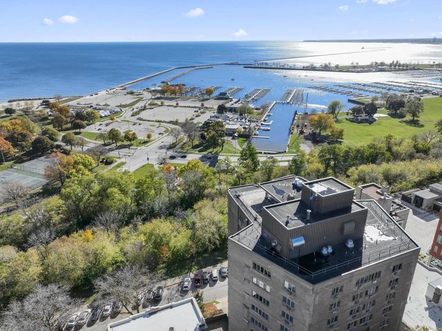 1919 N Summit AVENUE #4A, Milwaukee, WI 53202