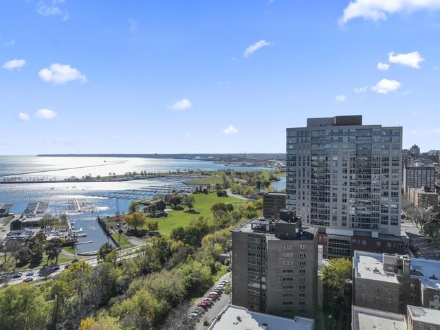 1919 N Summit AVENUE #4A, Milwaukee, WI 53202