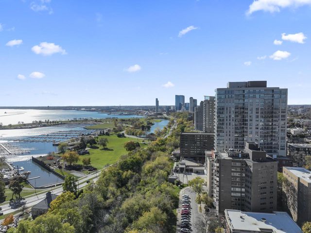 1919 N Summit AVENUE #4A, Milwaukee, WI 53202