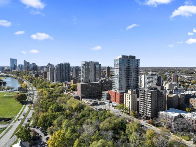 1919 N Summit AVENUE #4A, Milwaukee, WI 53202