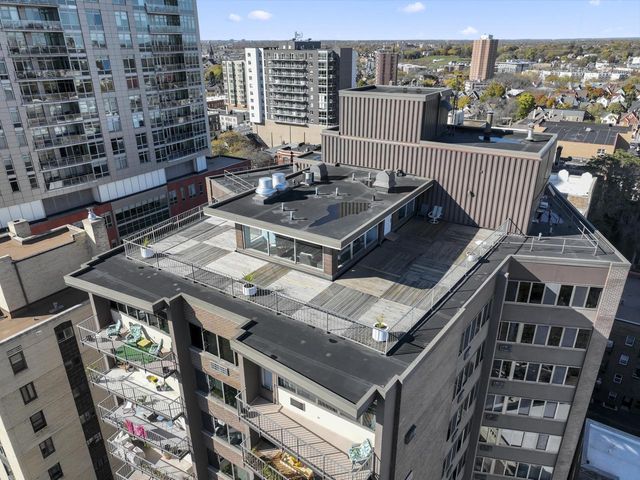 1919 N Summit AVENUE #4A, Milwaukee, WI 53202