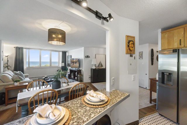 1919 N Summit AVENUE #4A, Milwaukee, WI 53202