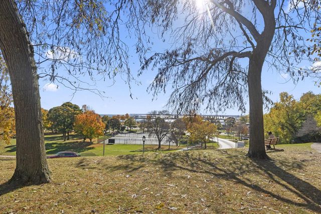 1919 N Summit AVENUE #4A, Milwaukee, WI 53202