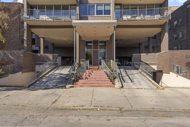 1919 N Summit AVENUE #4A, Milwaukee, WI 53202