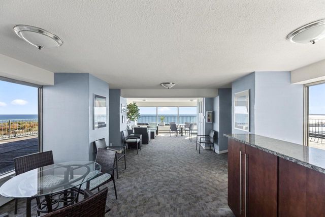 1919 N Summit AVENUE #4A, Milwaukee, WI 53202