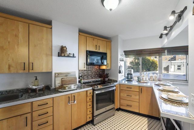 1919 N Summit AVENUE #4A, Milwaukee, WI 53202