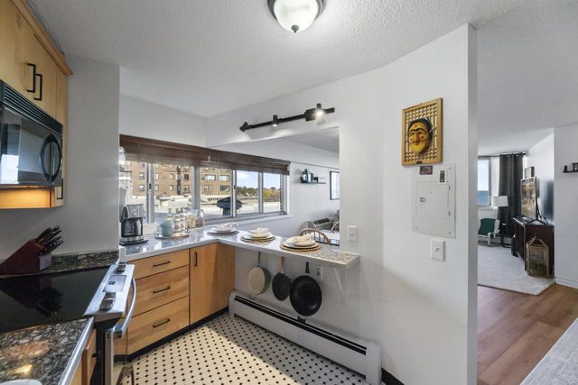 1919 N Summit AVENUE #4A, Milwaukee, WI 53202