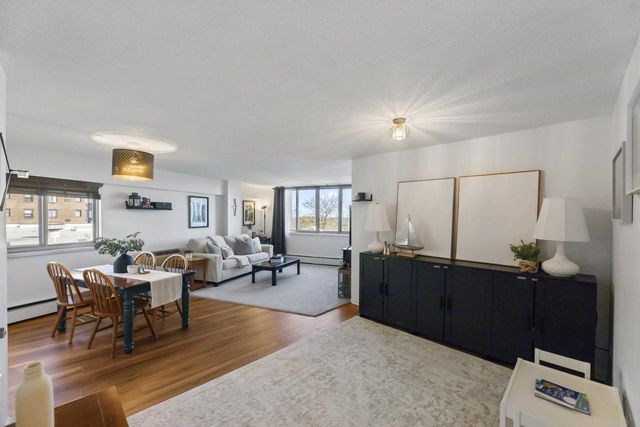 1919 N Summit AVENUE #4A, Milwaukee, WI 53202