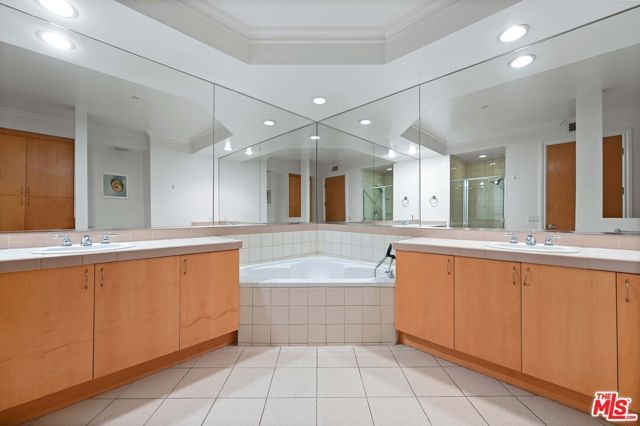 1521 Greenfield Avenue 305, Los Angeles, CA 90025