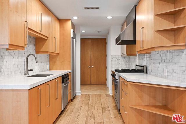 1521 Greenfield Avenue 305, Los Angeles, CA 90025
