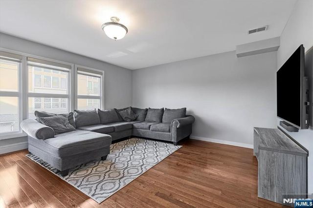 14 Central Avenue 1, Rochelle Park, NJ 07662