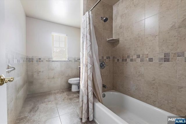 14 Central Avenue 1, Rochelle Park, NJ 07662