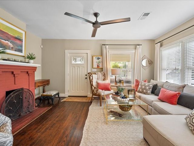 2001 Lipscomb Street, Fort Worth, TX 76110