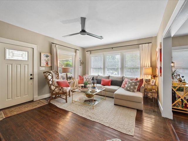 2001 Lipscomb Street, Fort Worth, TX 76110