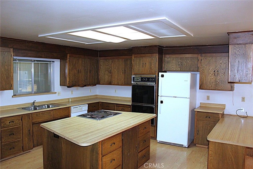Image 10 of property listing at 14599 Skyway, Magalia, CA 95954