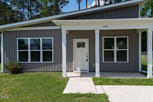 1210 S 2nd Street, Smithfield, NC 27577