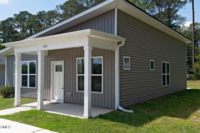 1210 S 2nd Street, Smithfield, NC 27577