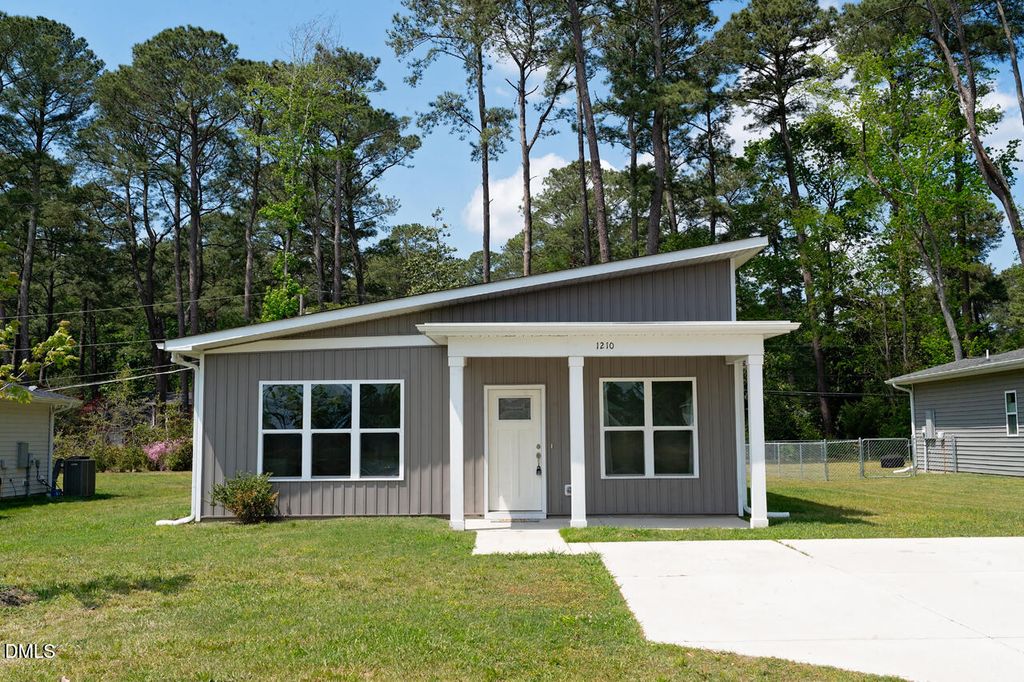 1210 S 2nd Street, Smithfield, NC 27577