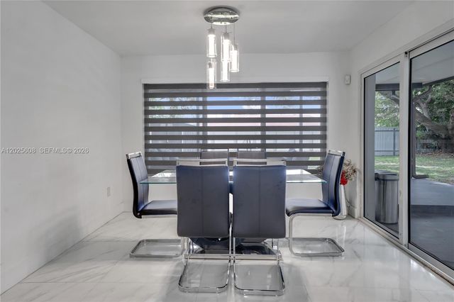 6661 Douglas St, Hollywood, FL 33024