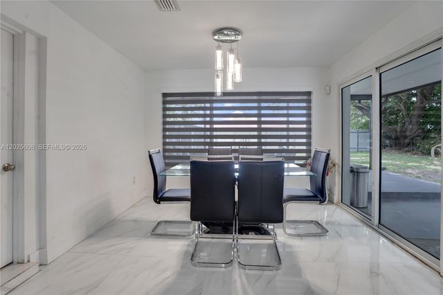 6661 Douglas St, Hollywood, FL 33024